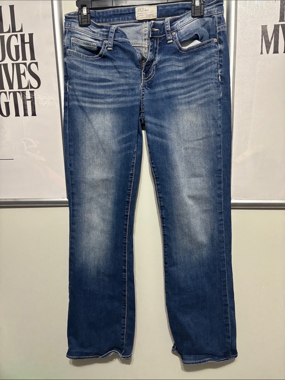 BKE Womenās Bootcut Jeans in Medium Blue Wash
